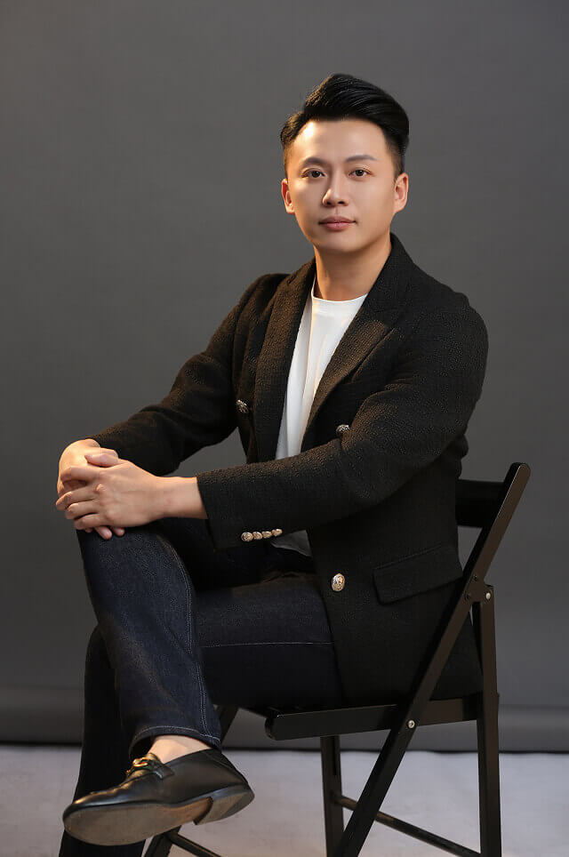 Managing-Director-Chris-Lo1